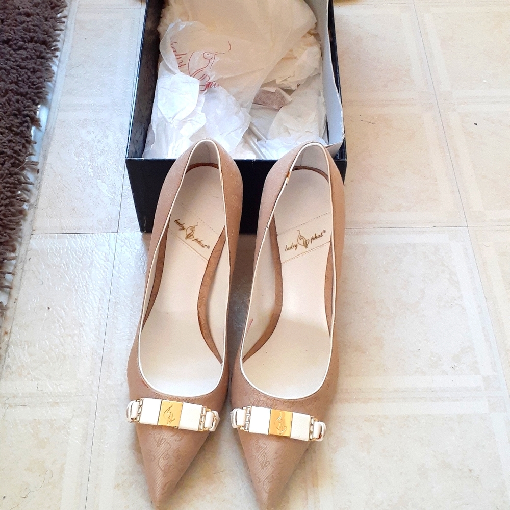 Never been worn...too tight..